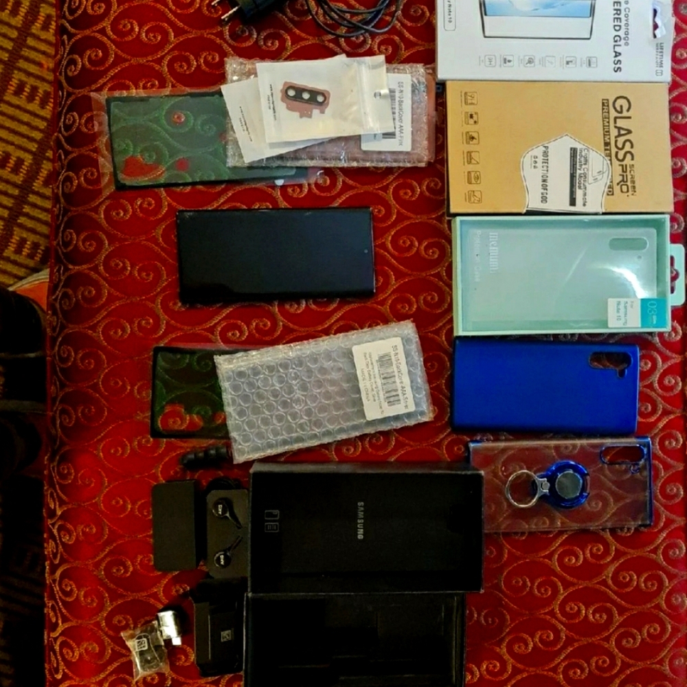 Samsung Galaxy note10 and lots of accessories